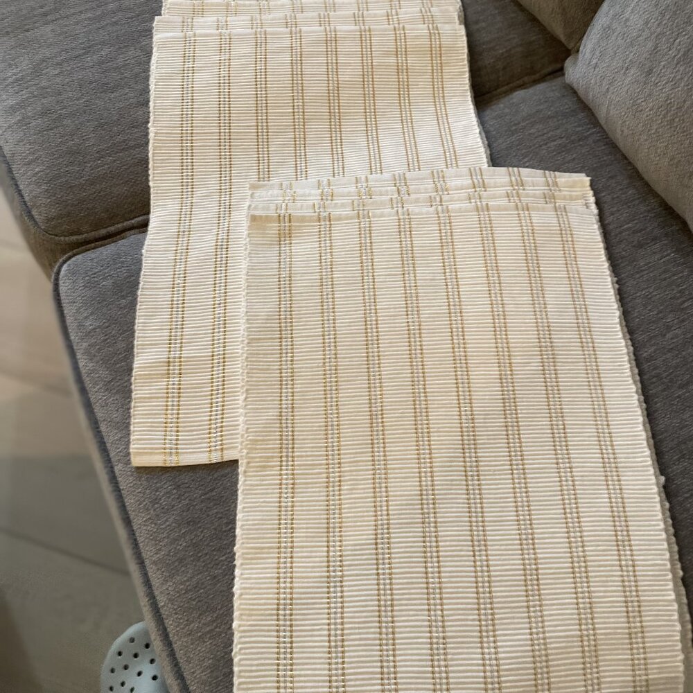 Pier 1 elegant Ivory, Gold and Silver placemats set of 8 reversible (JCLin1)